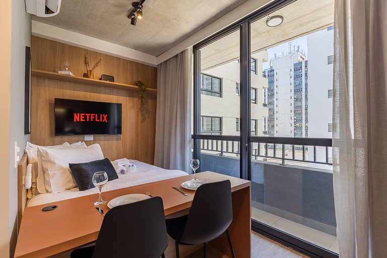 Studio com varanda na Alameda Itu