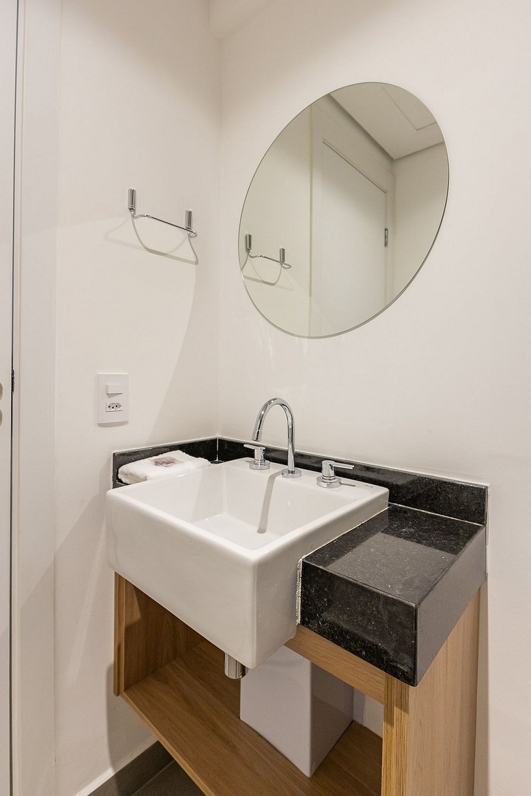 Studio com varanda na Alameda Itu