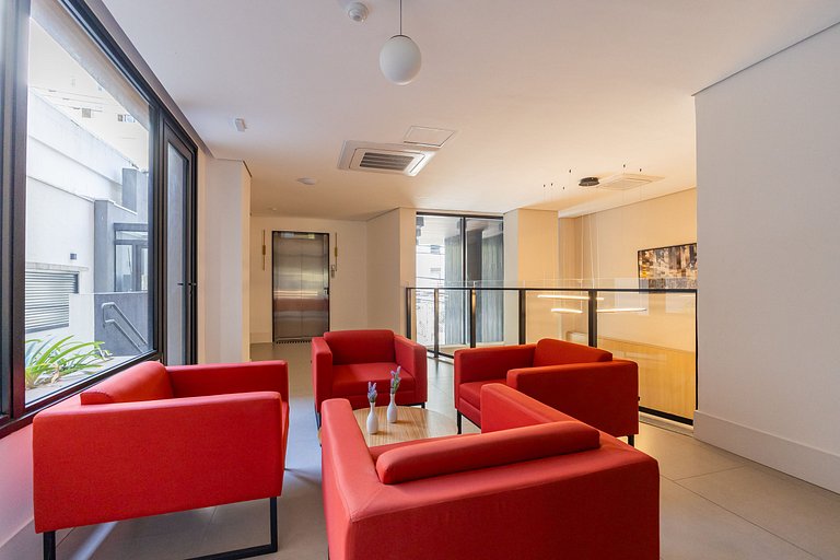 Belo studio com cama queen na rua Pamplona