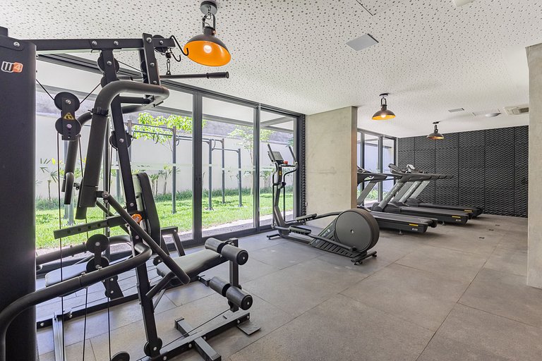 Belo studio com cama queen na rua Pamplona