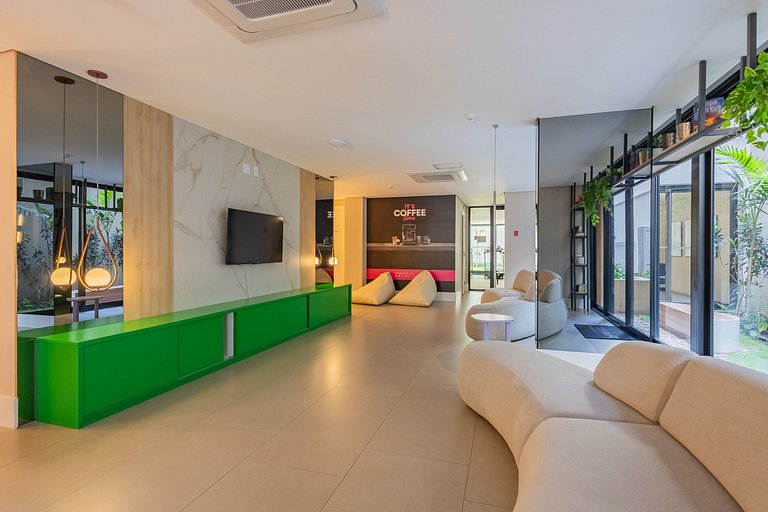 Belo studio com cama queen na rua Pamplona