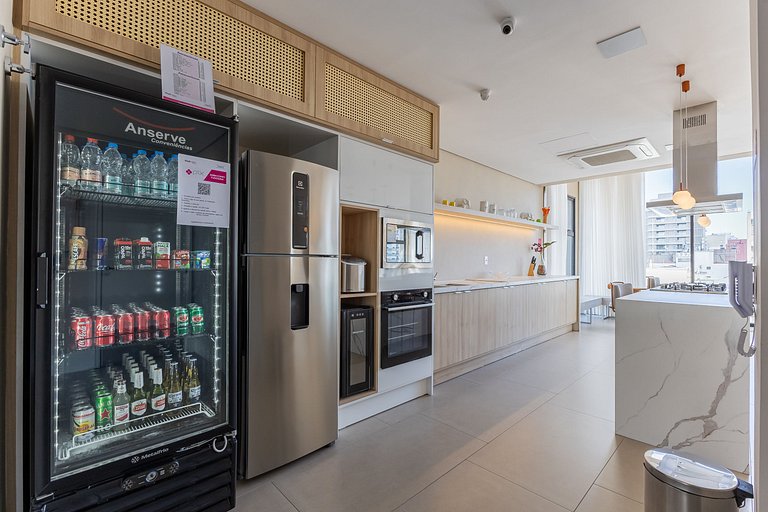 Belo studio com cama queen na rua Pamplona