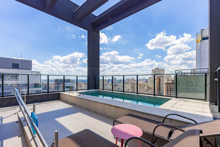 Belo studio com cama queen na rua Pamplona