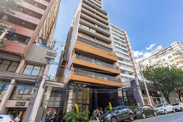 Belo studio com cama queen na rua Pamplona