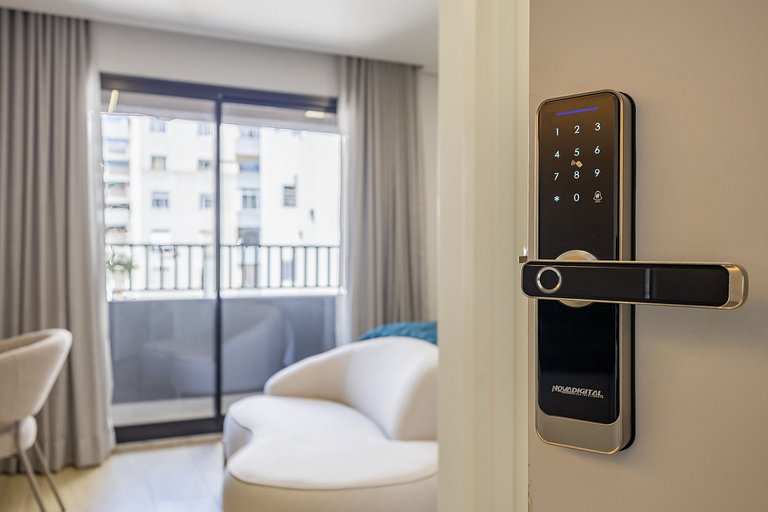 Belo studio com cama queen na rua Pamplona