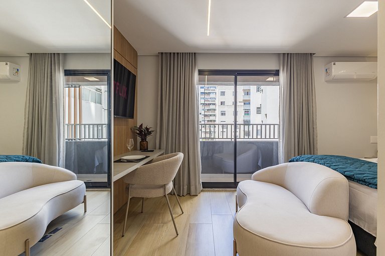 Belo studio com cama queen na rua Pamplona