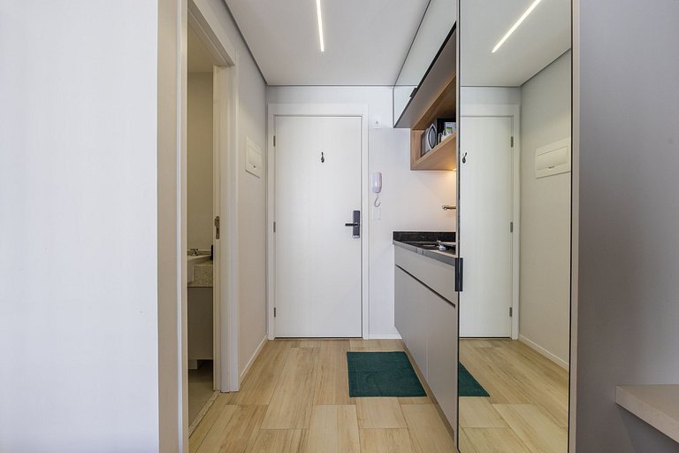 Belo studio com cama queen na rua Pamplona