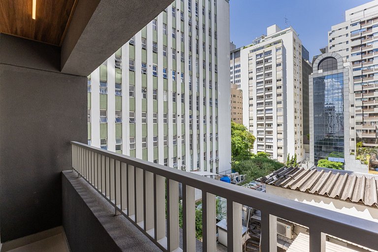 Belo studio com cama queen na rua Pamplona