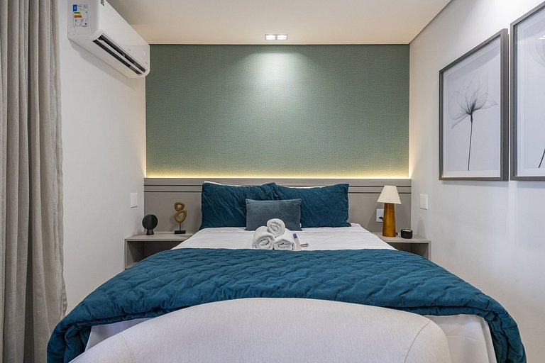 Belo studio com cama queen na rua Pamplona