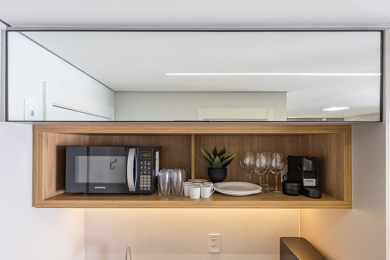 Belo studio com cama queen na rua Pamplona