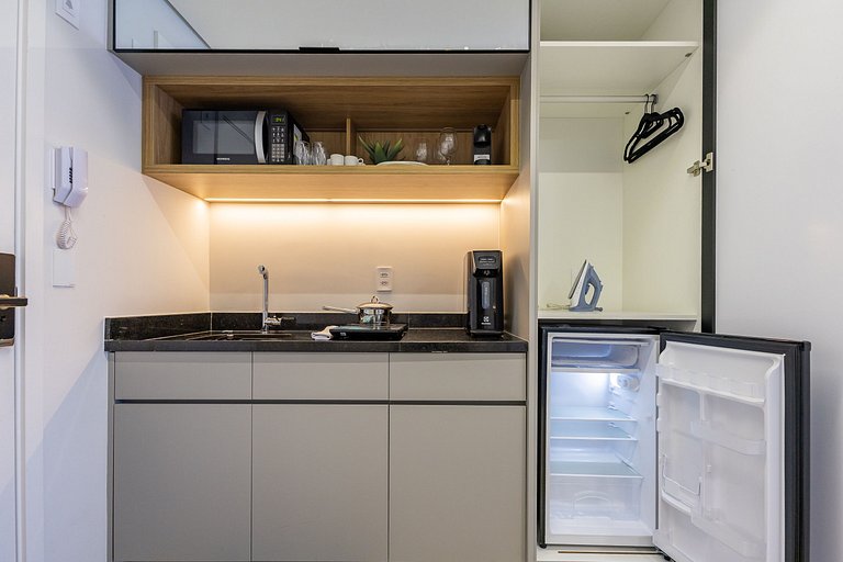 Belo studio com cama queen na rua Pamplona