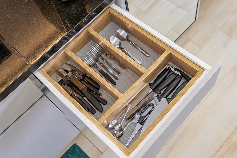 Belo studio com cama queen na rua Pamplona