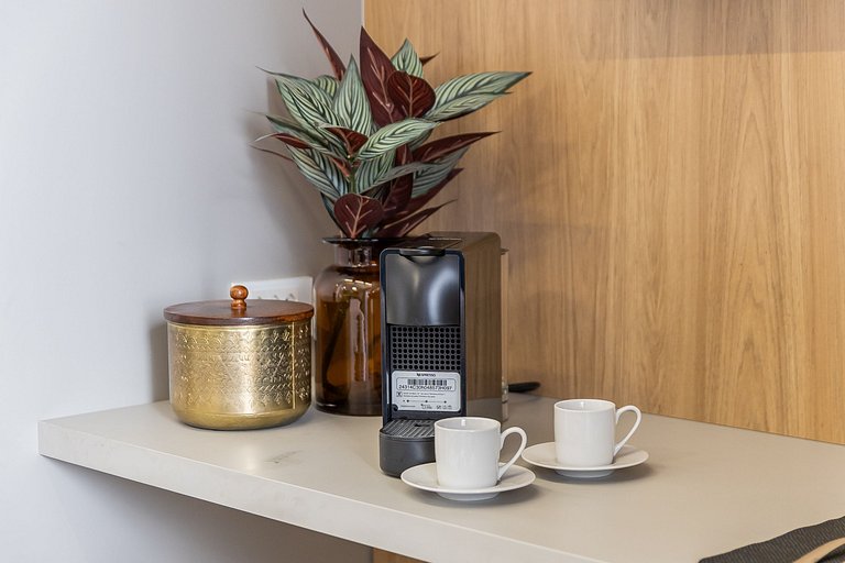 Belo studio com cama queen na rua Pamplona