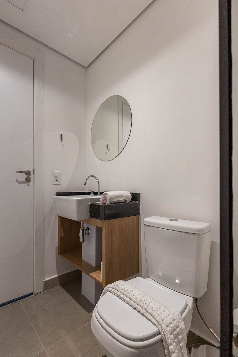 Belo studio com varanda na Alameda Itu