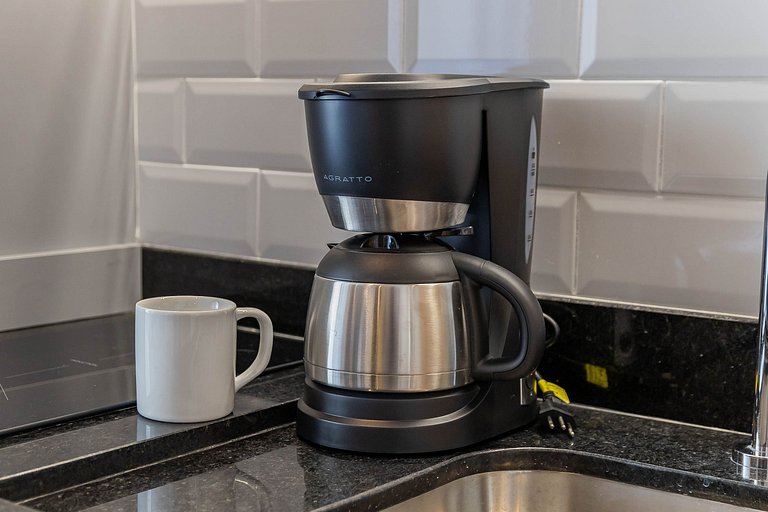 Belo studio com varanda na Alameda Itu