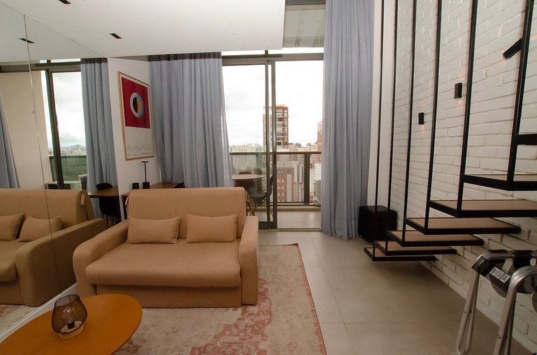 Charmoso studio C/mezanino e varanda em Moema