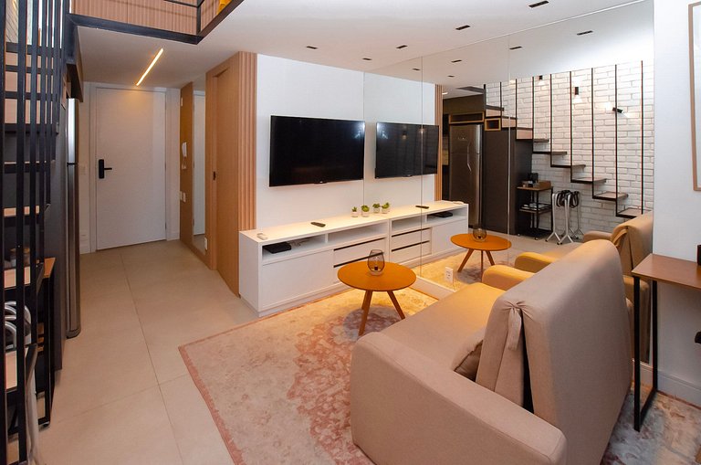 Charmoso studio C/mezanino e varanda em Moema