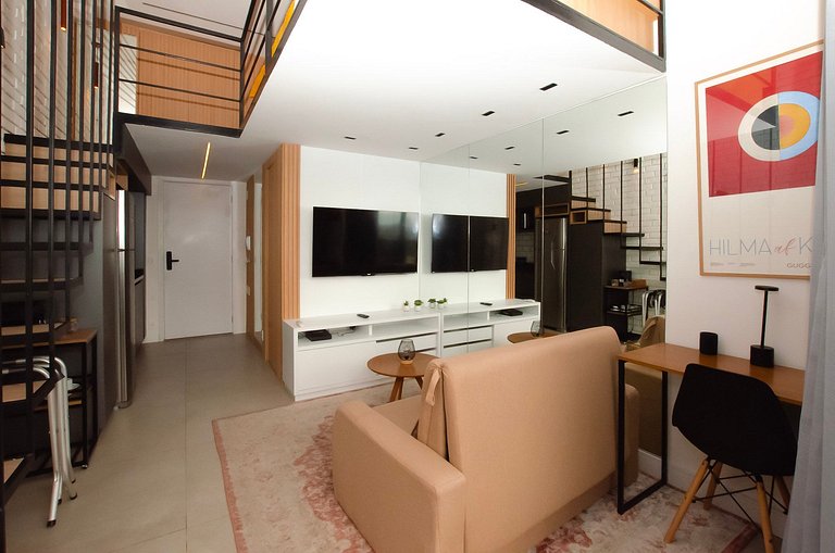 Charmoso studio C/mezanino e varanda em Moema