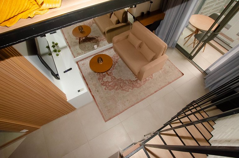 Charmoso studio C/mezanino e varanda em Moema