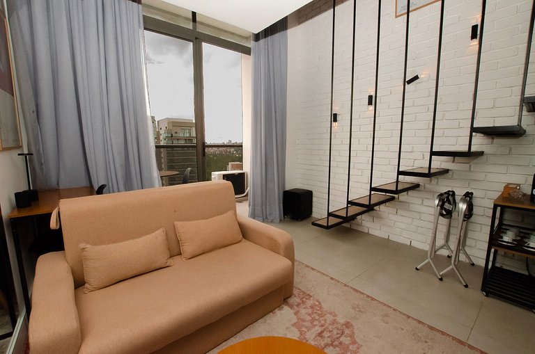 Charmoso studio C/mezanino e varanda em Moema