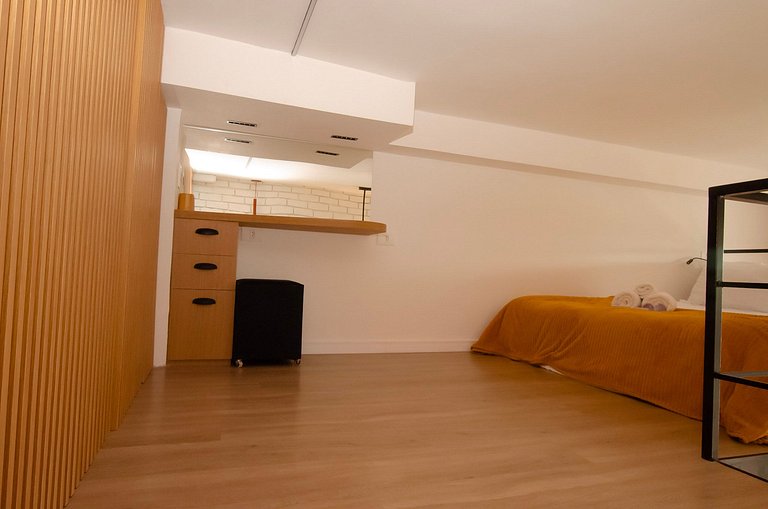 Charmoso studio C/mezanino e varanda em Moema