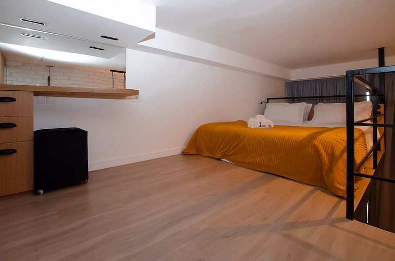 Charmoso studio C/mezanino e varanda em Moema