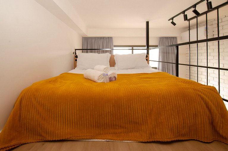 Charmoso studio C/mezanino e varanda em Moema