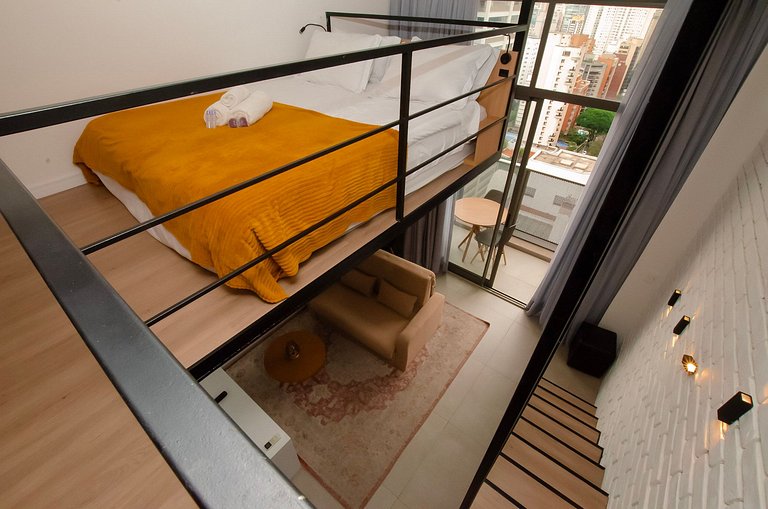 Charmoso studio C/mezanino e varanda em Moema