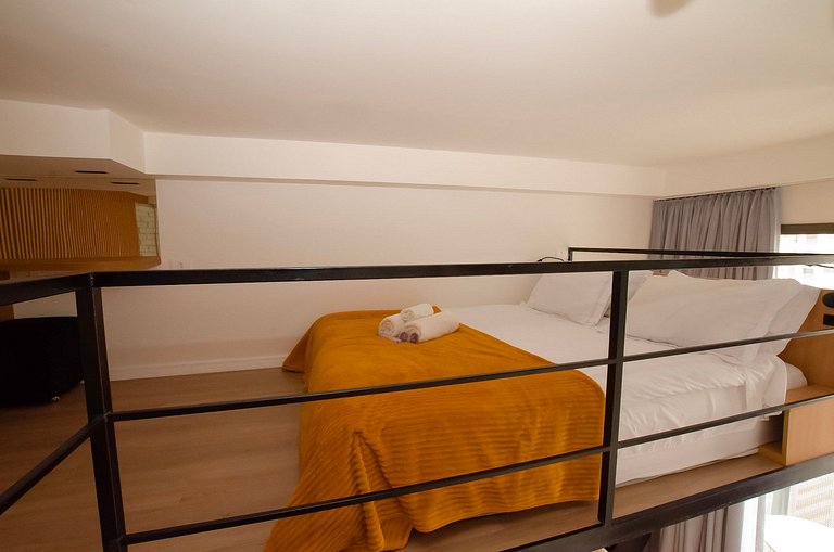 Charmoso studio C/mezanino e varanda em Moema