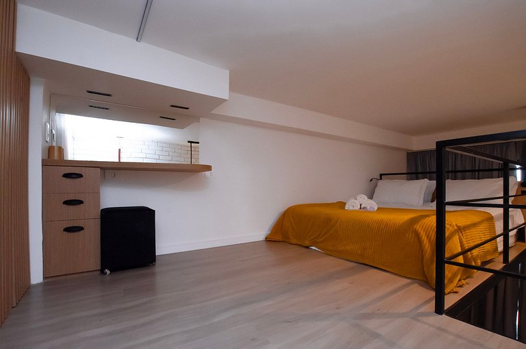 Charmoso studio C/mezanino e varanda em Moema