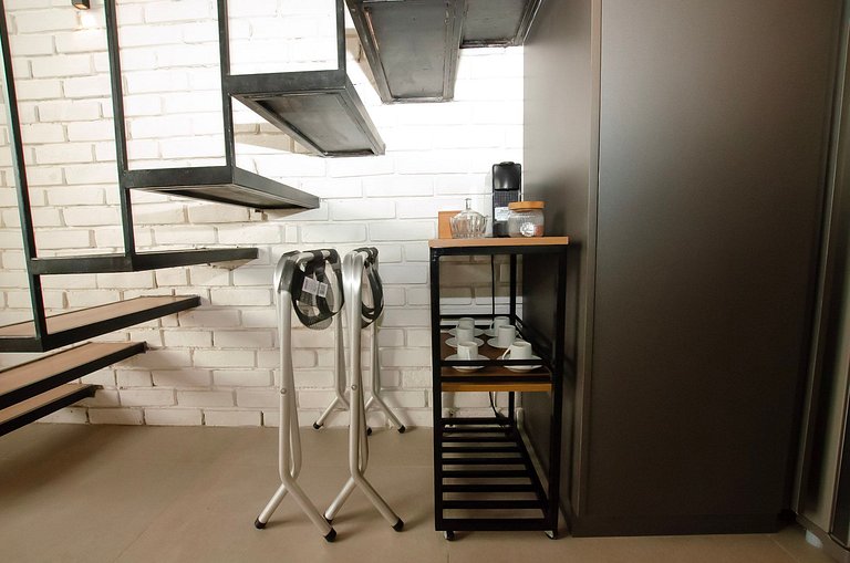 Charmoso studio C/mezanino e varanda em Moema