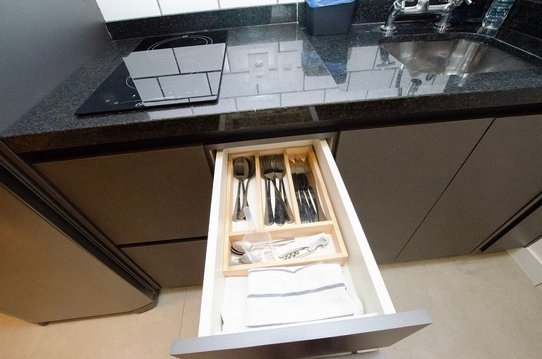 Charmoso studio C/mezanino e varanda em Moema