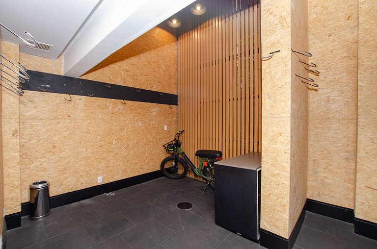 Belo studio com cama queen no Jardins