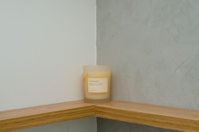 Charmoso studio com varanda na Fradique Coutinho