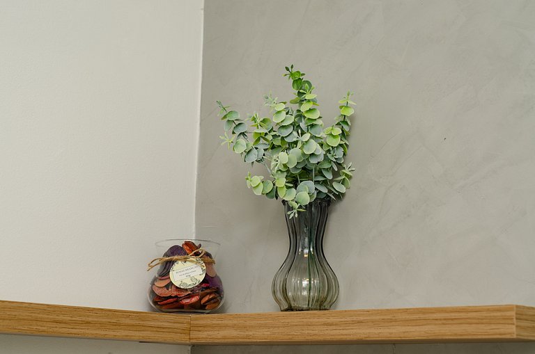 Charmoso studio com varanda na Fradique Coutinho