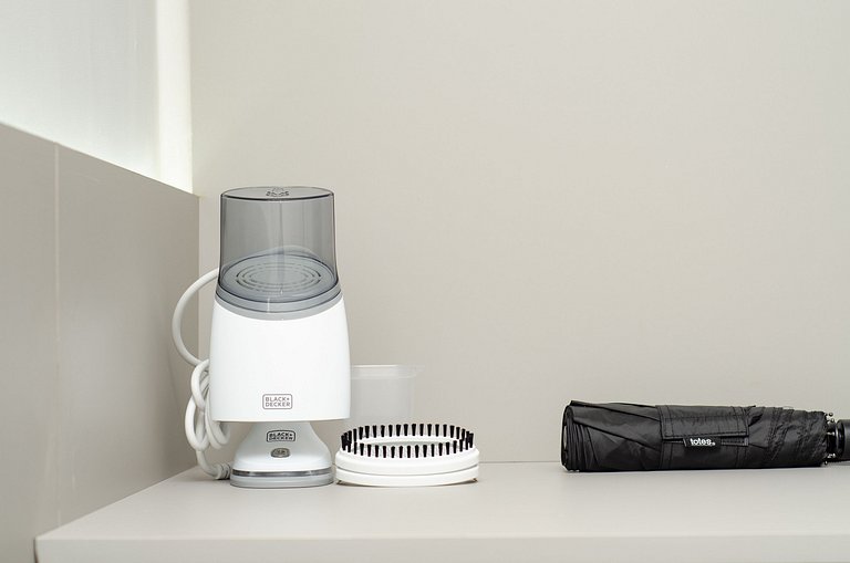 Charmoso studio com varanda na Fradique Coutinho