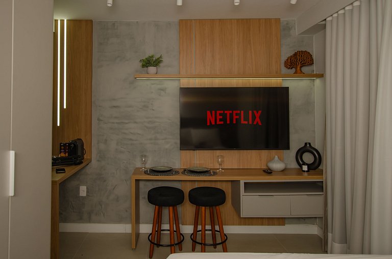 Charmoso studio com varanda na Fradique Coutinho