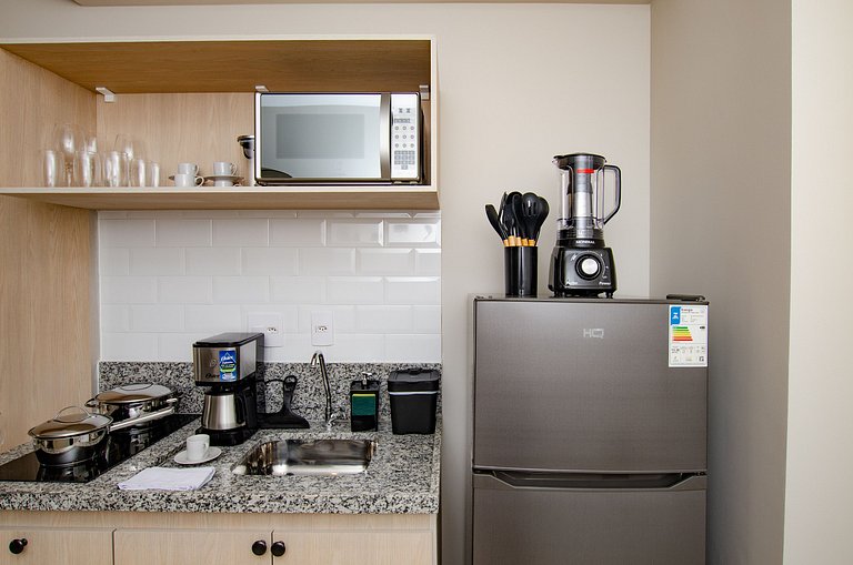 Charmoso studio C/ cama queen na Fradique Coutinho