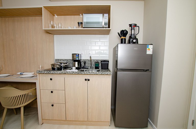 Charmoso studio C/ cama queen na Fradique Coutinho