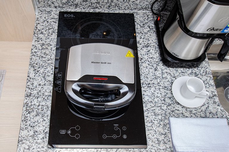 Charmoso studio C/ cama queen na Fradique Coutinho