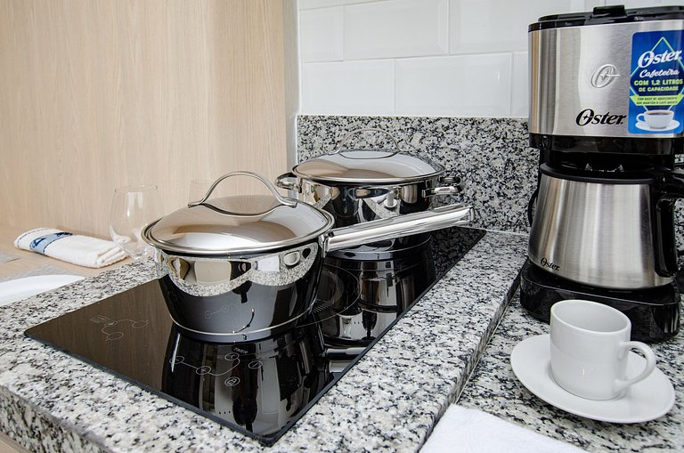 Charmoso studio C/ cama queen na Fradique Coutinho