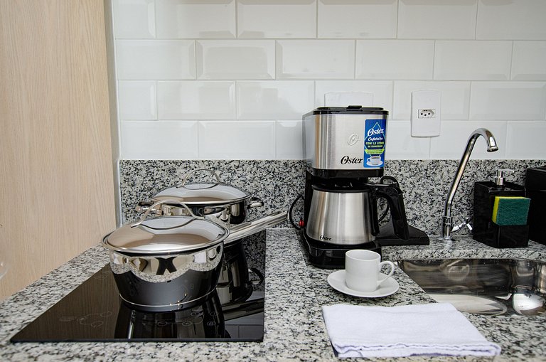 Charmoso studio C/ cama queen na Fradique Coutinho