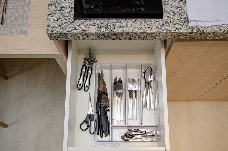 Charmoso studio C/ cama queen na Fradique Coutinho