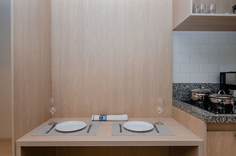 Charmoso studio C/ cama queen na Fradique Coutinho