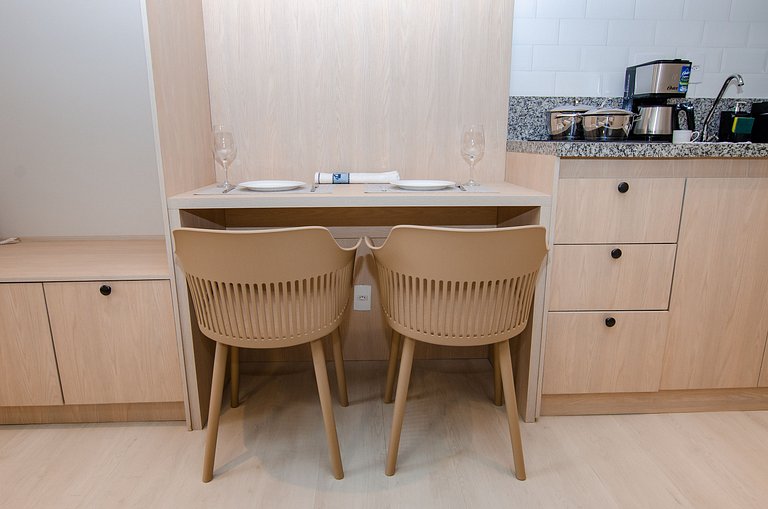 Charmoso studio C/ cama queen na Fradique Coutinho