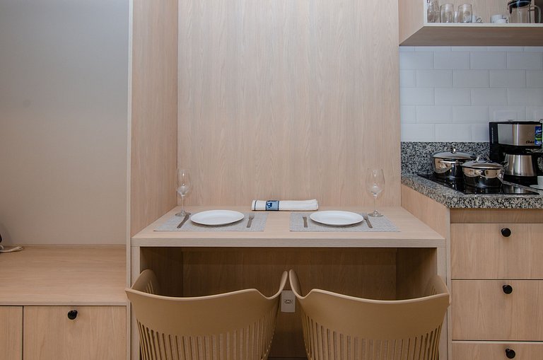 Charmoso studio C/ cama queen na Fradique Coutinho