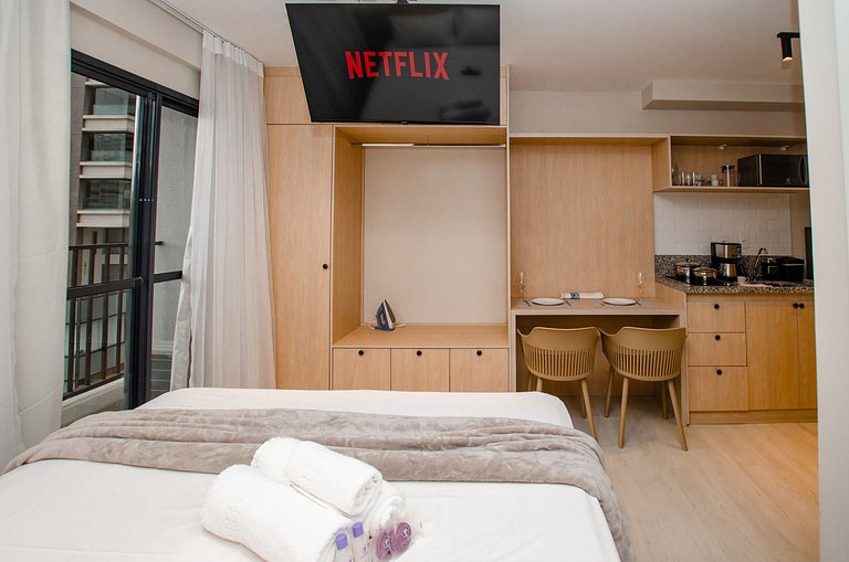 Charmoso studio C/ cama queen na Fradique Coutinho