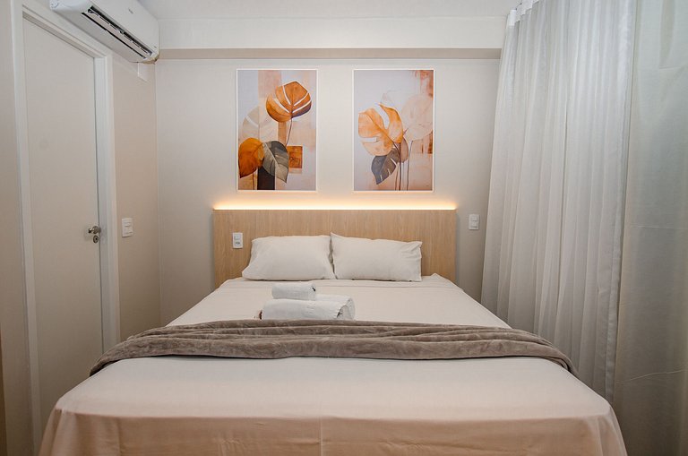 Charmoso studio C/ cama queen na Fradique Coutinho