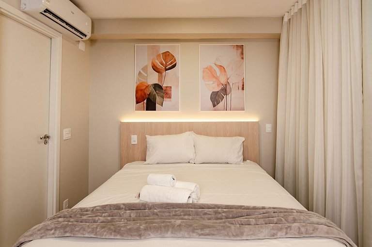 Charmoso studio C/ cama queen na Fradique Coutinho