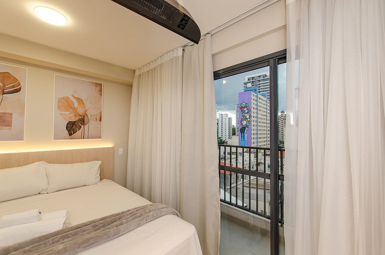 Charmoso studio C/ cama queen na Fradique Coutinho